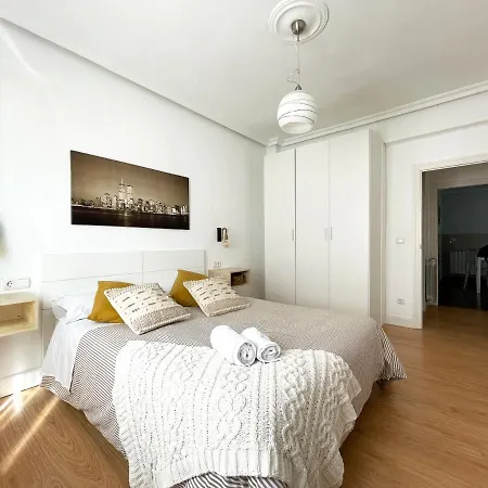 Lore - Parking Y Bicis Gratis *