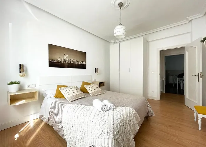 Lore - Parking Y Bicis Gratis *